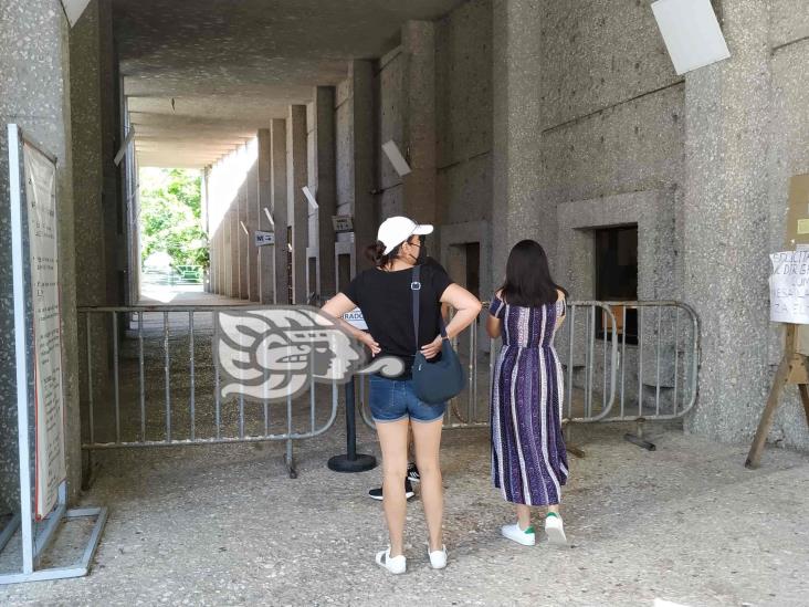 Turistas, molestos ante acceso cerrado en zona arqueológica El Tajín