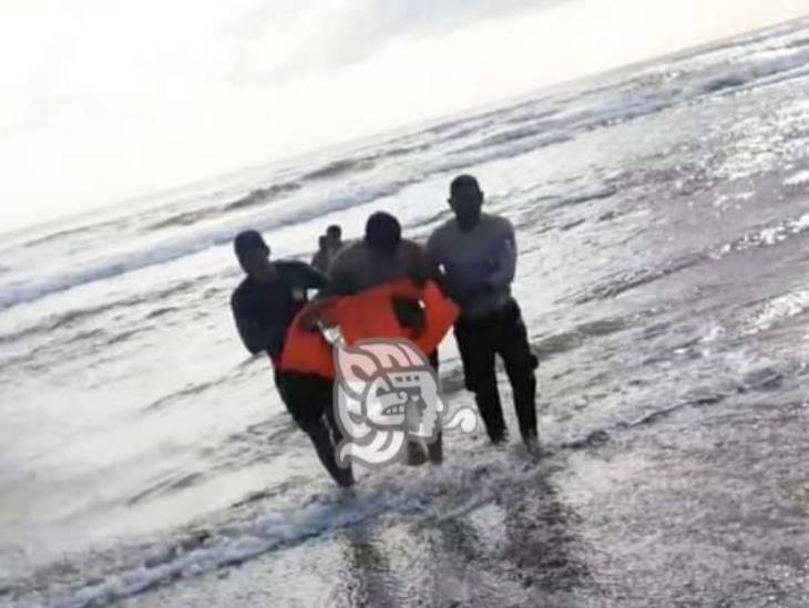 Rescatan a menor de edad en playa de Chachalacas