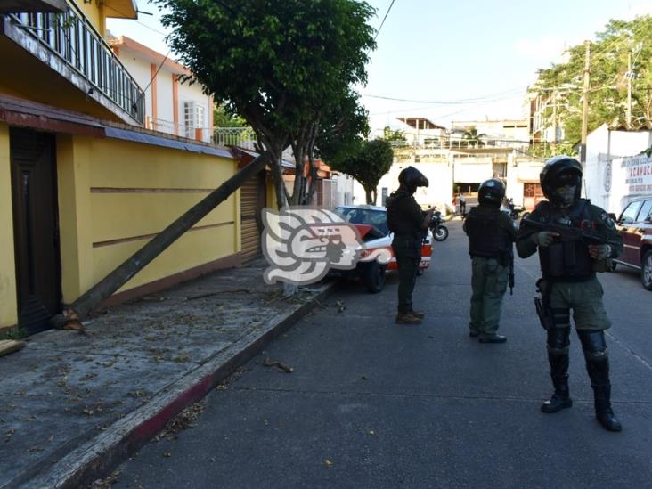 Casi linchan a joven tras fallido robo de taxi en Acayucan