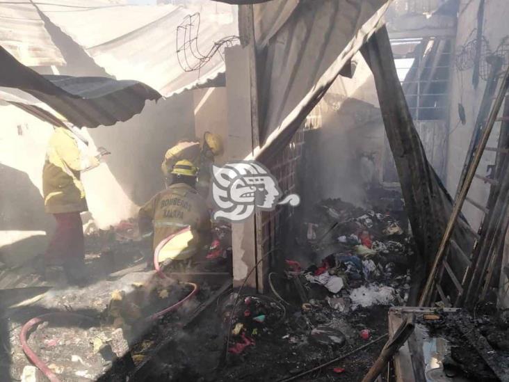 Incendio consume casa en la colonia ampliación 21 de Marzo, en Xalapa