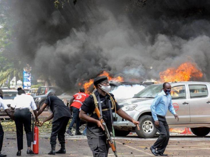 Explosiones por ataques suicidas dejan al menos 3 muertos y 30 heridos en Uganda