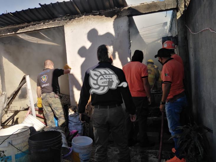 Incendio consume casa en la colonia ampliación 21 de Marzo, en Xalapa