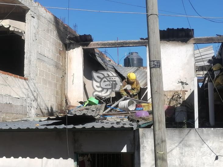 Incendio consume casa en la colonia ampliación 21 de Marzo, en Xalapa