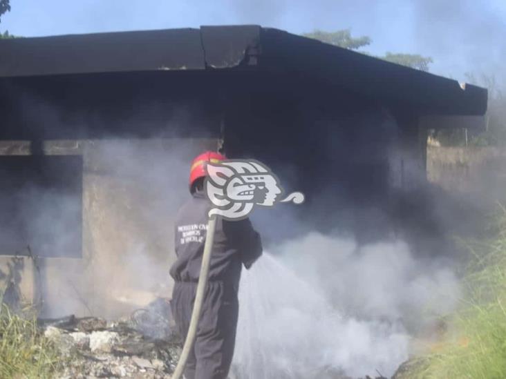 Se registra incendio al interior de vivienda abandonada en colonia de Veracruz