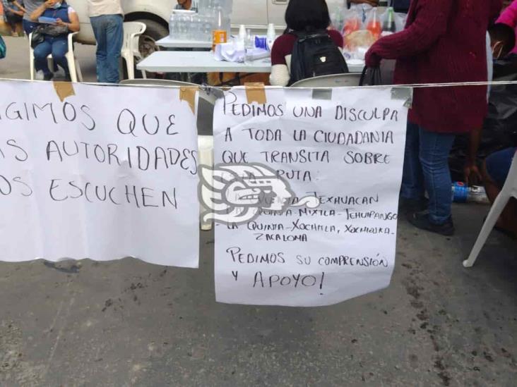 Habitantes de Zongolica, Mixtla y Texhuacan extienden bloqueo en la Orizaba-Zongolica