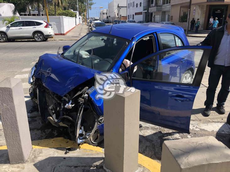 Choque automovilístico deja dos personas lesionadas en centro de Veracruz