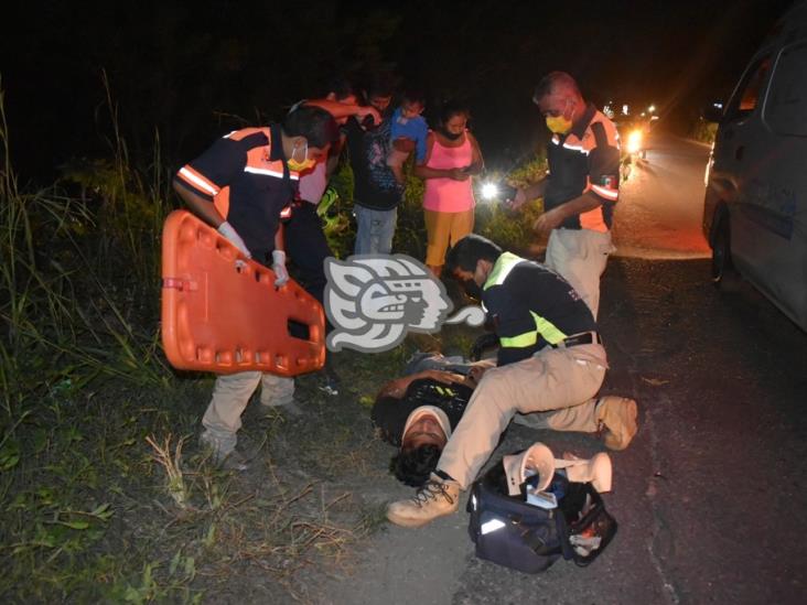 Repartidor de pizzería derrapa sobre la Costera en Acayucan