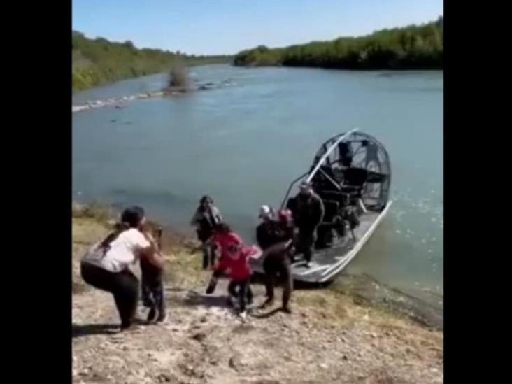 Rescatan a niña de 5 años abandonada por polleros en isla del Río Bravo