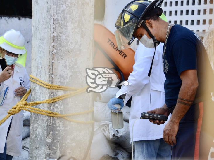 Detectan posible combustible recorriendo alcantarillado en colonia de Veracruz