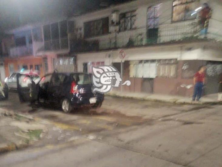 Chocan taxista y particular en crucero de Magnolia y Ciprés, en Xalapa