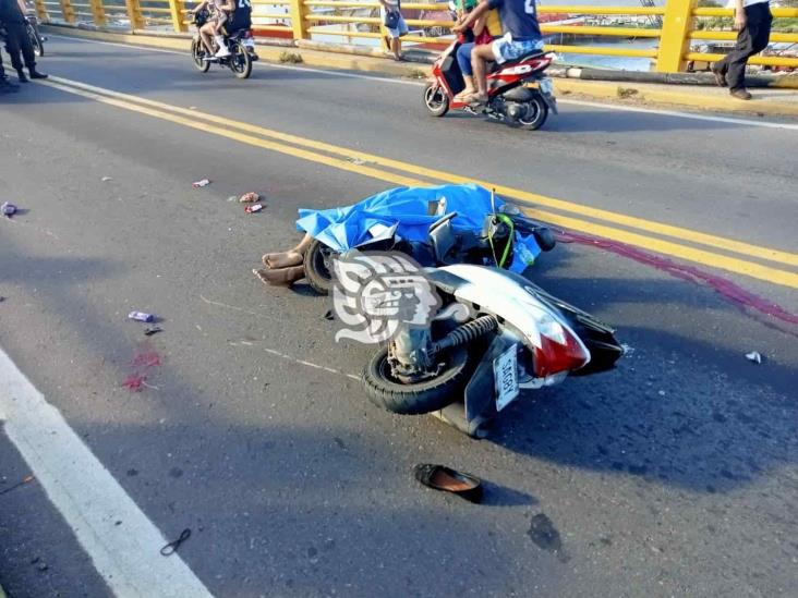 Muere motociclista en puente de Alvarado