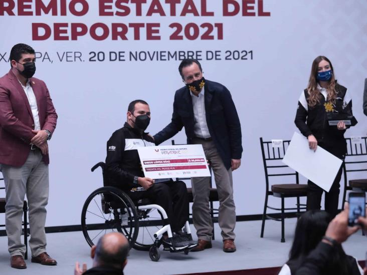 Reconocen a Diego López y atletas veracruzanos con Premio Estatal del Deporte