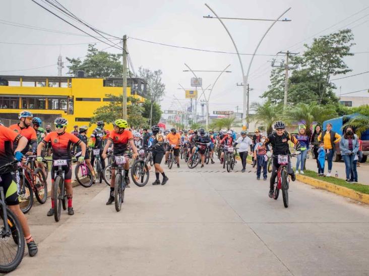 Con carrera de ciclismo impulsan deporte y reactivan economía en Acayucan