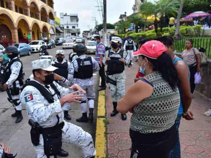 Agresiones y disturbios entre migrantes que pernoctan en Acayucan