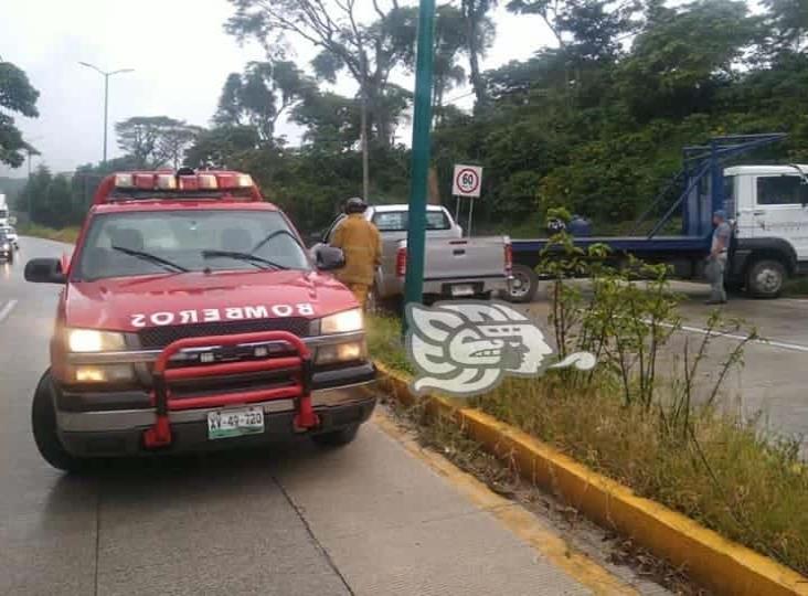 Lluvia provocó accidente automovilístico en bulevar Xalapa- Coatepec