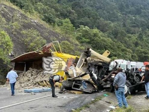 Identifican a trailero fallecido tras accidente en las Cumbres de Maltrata