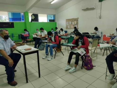 Pocas escuelas de Coatza regresaron a clases presenciales