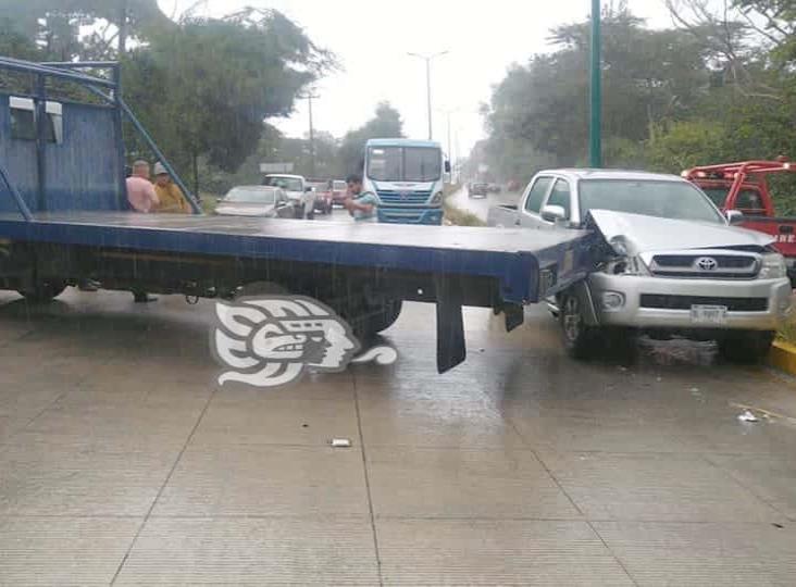 Lluvia provocó accidente automovilístico en bulevar Xalapa- Coatepec