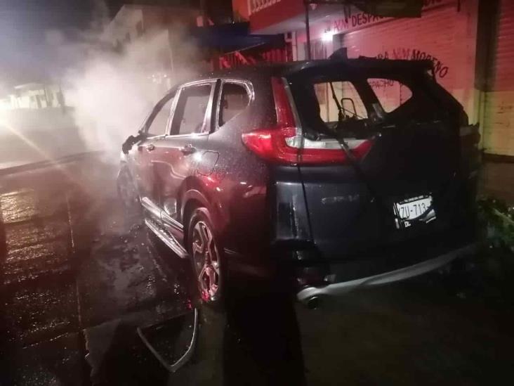 Camioneta incendiada en Acayucan era de delegado del INM