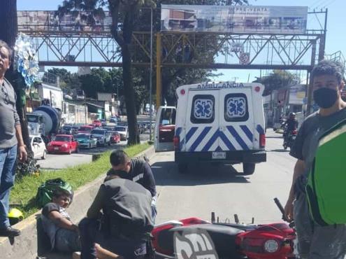 Dos motociclistas chocan en Lázaro Cárdenas, en Xalapa