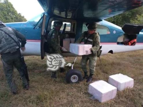Aseguran aeronave con 400 kg de cocaína en el Istmo de Tehuantepec