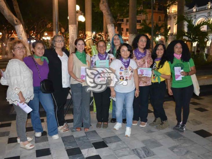 Organizaciones a favor de las mujeres conmemoran el N25 informando en Veracruz
