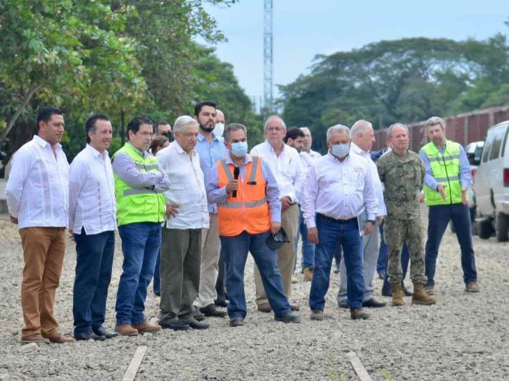 AMLO y Cuitláhuac avalúan avances en obras del Corredor Interoceánico