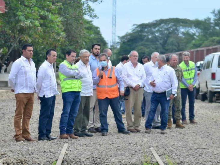 AMLO y Cuitláhuac avalúan avances en obras del Corredor Interoceánico