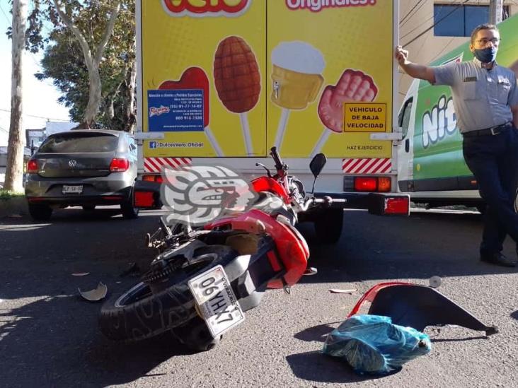 Motociclista choca contra camioneta en Las Ánimas