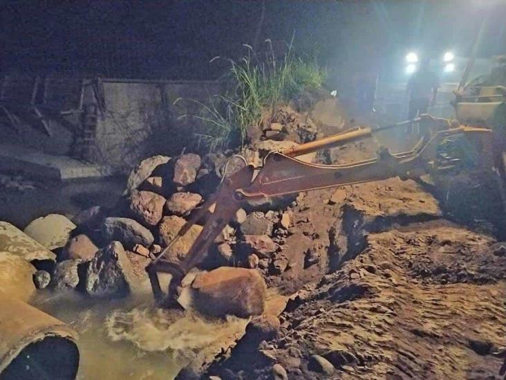 Envían maquinaria a rehabilitar caminos en sierra de Misantla