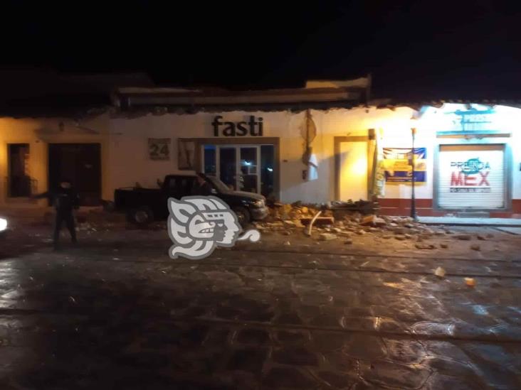 En Xico, se derrumba alero de casona donde se inauguró tienda Fasti