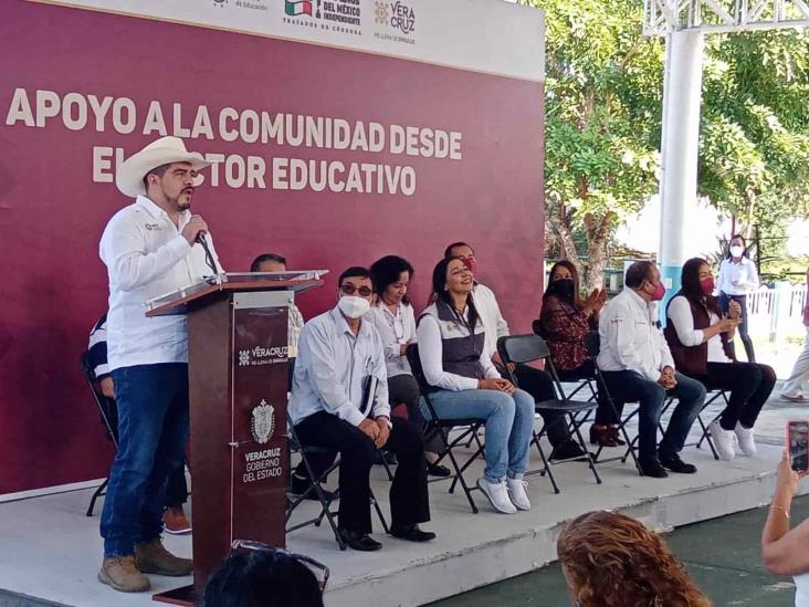 SEV entrega 20 mdp a escuelas dañadas por Grace en zona norte de Veracruz