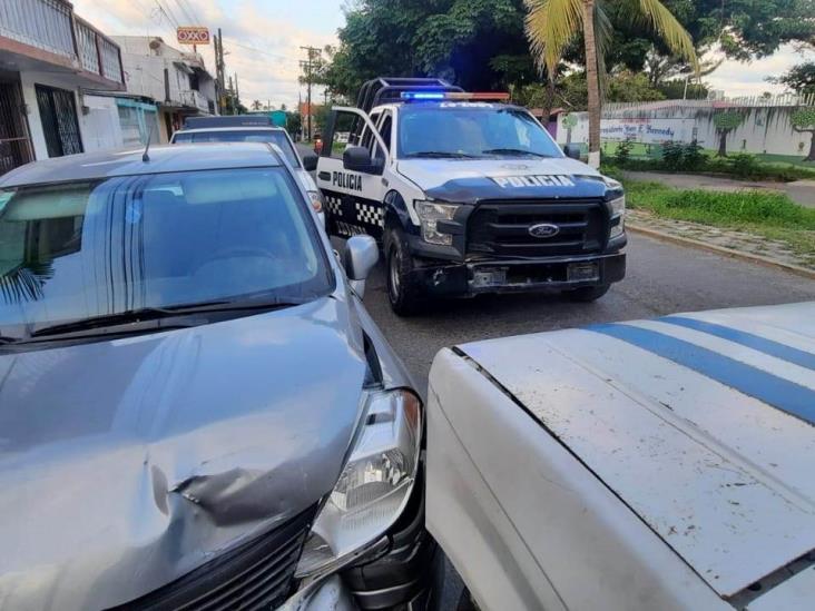 Conductor de camioneta de cocos, provoca accidente en Veracruz