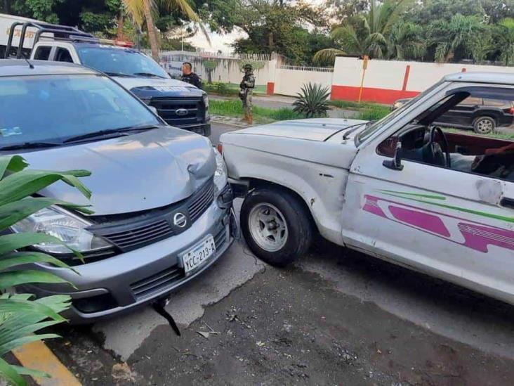 Conductor de camioneta de cocos, provoca accidente en Veracruz