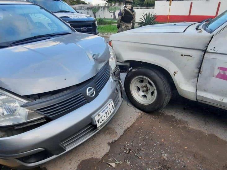 Conductor de camioneta de cocos, provoca accidente en Veracruz