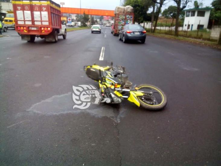 Auto embiste a motociclista en el bulevar Xalapa-Banderilla