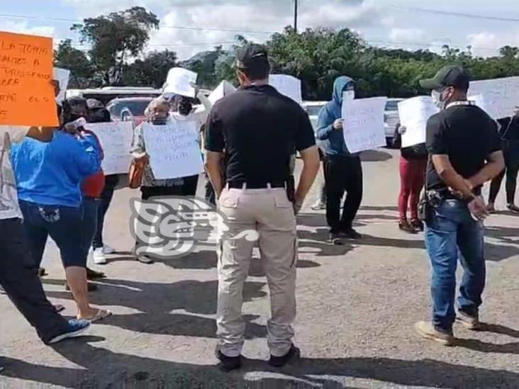 Familiares de reos se manifiestan en Cereso de Amatlán; acusan actos de corrupción