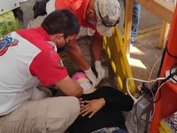 Resulta lesionada tras caerle bultos mientras laboraba en una bodega