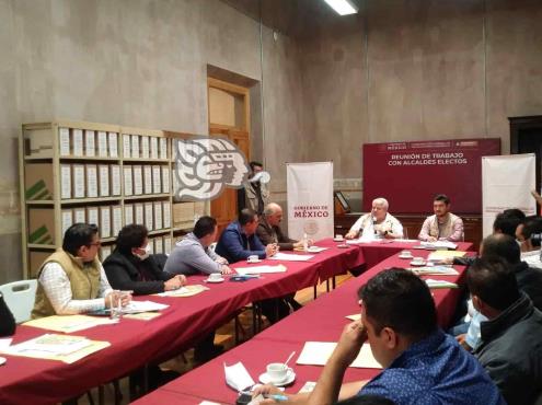 Se reúne delegado con alcaldes electos de región Xalapa