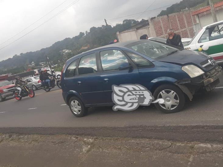 Un lesionado deja choque de autos en la Xalapa-Perote, a la altura de El Rosario