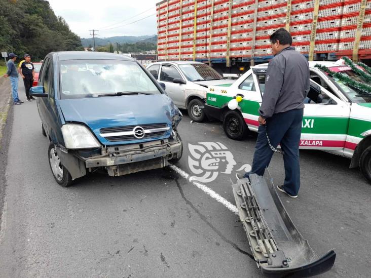 Un lesionado deja choque de autos en la Xalapa-Perote, a la altura de El Rosario