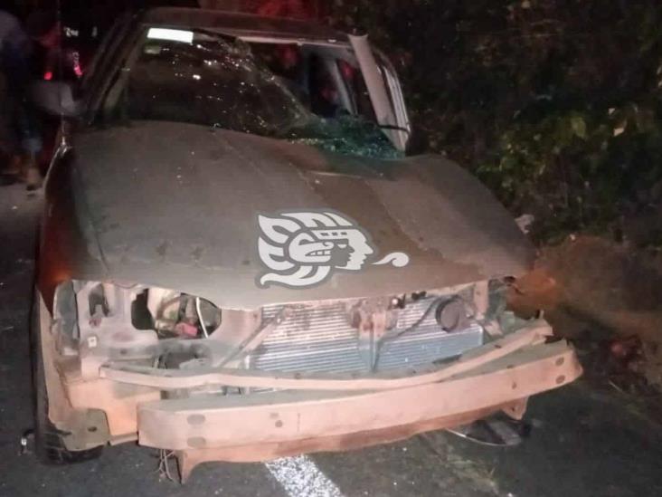 Tractocamión choca vehículo en la carretera Sayula — Ciudad Alemán