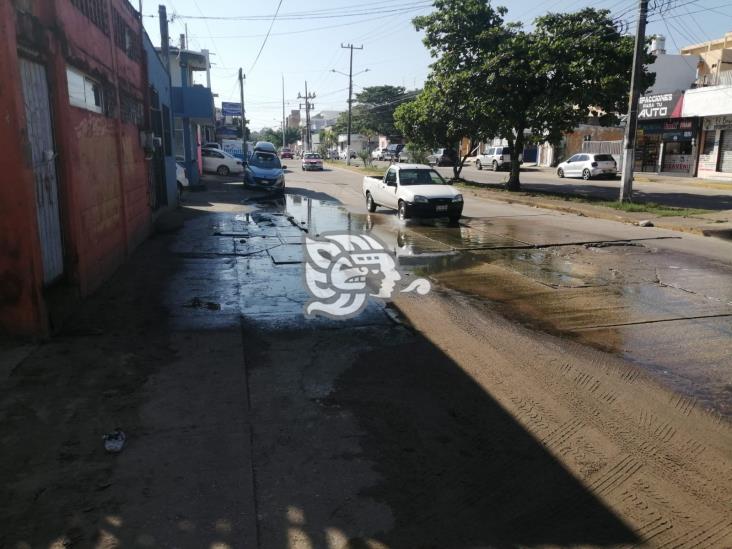 Aguas negras, hundimientos y hoyancos en la Benito Juárez Norte