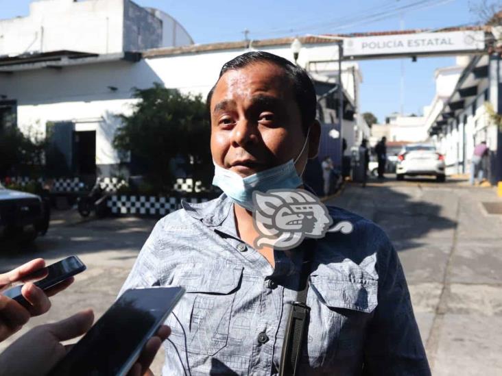 En protesta ante cuartel en Xalapa, acusa supuestos abusos contra transportistas