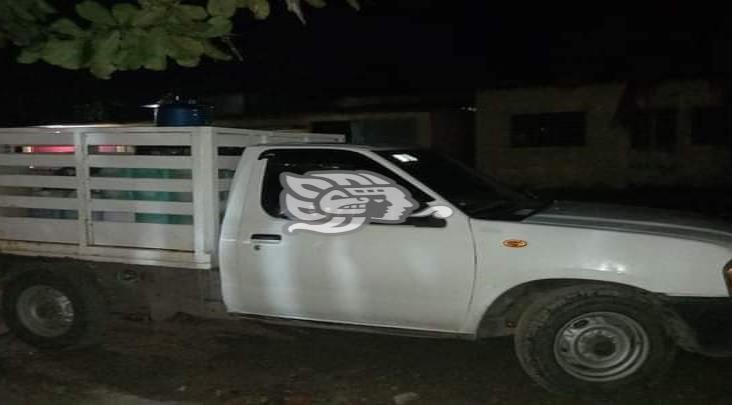 Roban camioneta de redilas en la colonia Esperanza Azcón