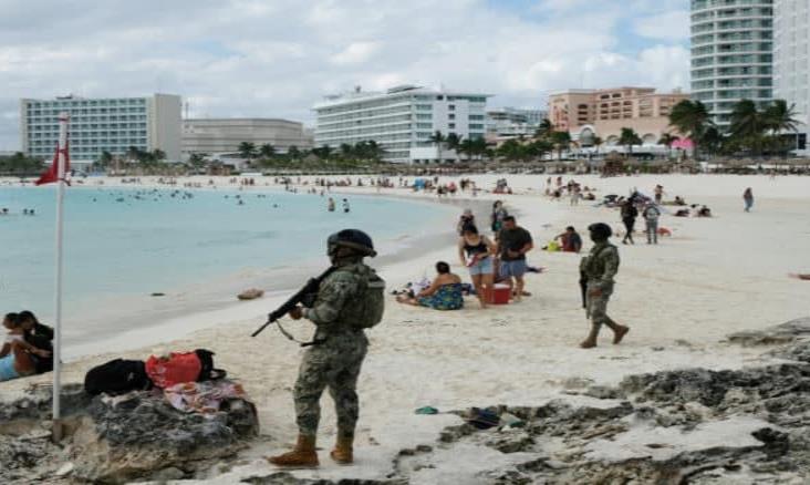 Balacera en Playa Langosta, Cancún: atacantes llegaron en motos acuáticas