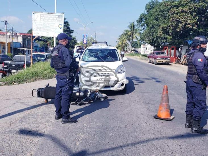 Grave motociclista tras ser impactada por auto en Cosamaloapan