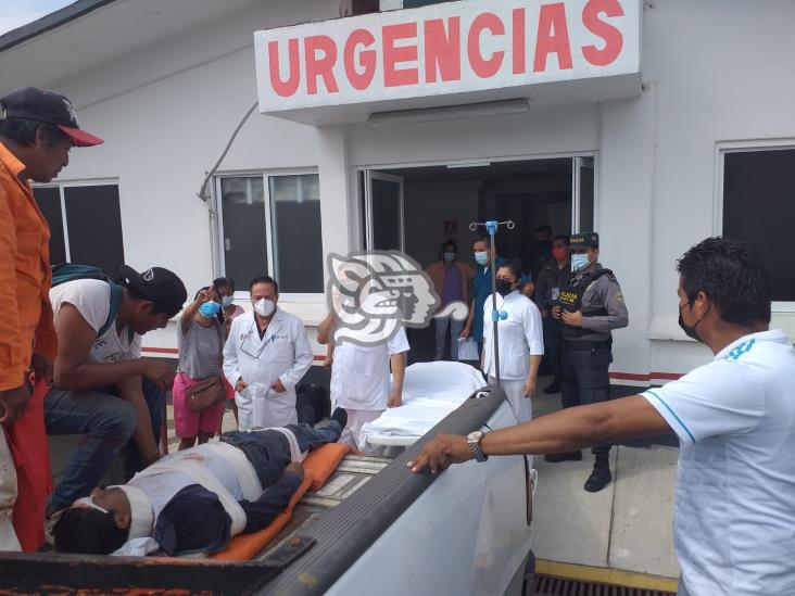 Albañil electrocutado es reportado como delicado en Coatzacoalcos