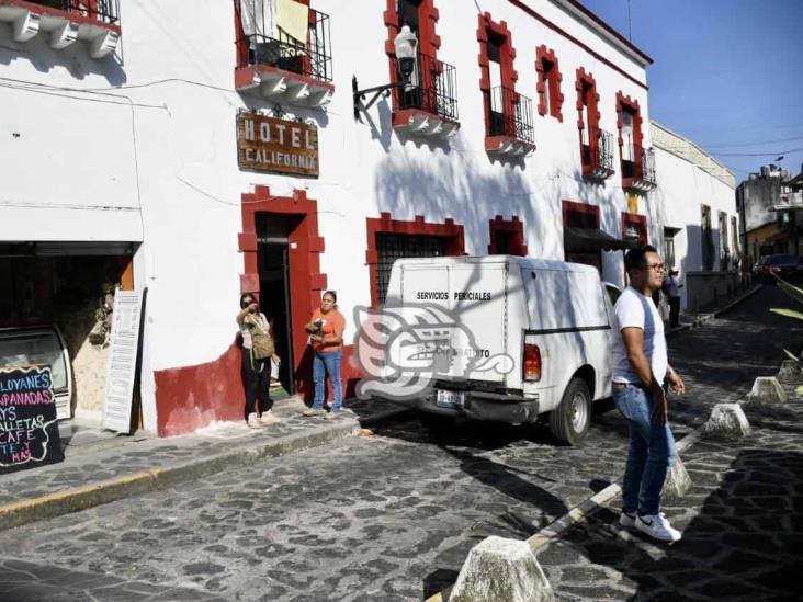 Joven mujer envenena a su bebé y luego se suicida en hotel de Xalapa