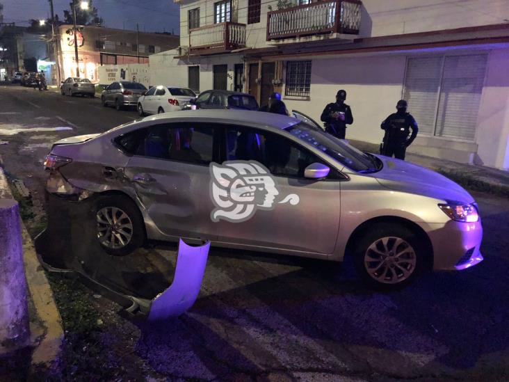 Fuerte percance automovilístico en Veracruz; daños materiales y una persona lesionada